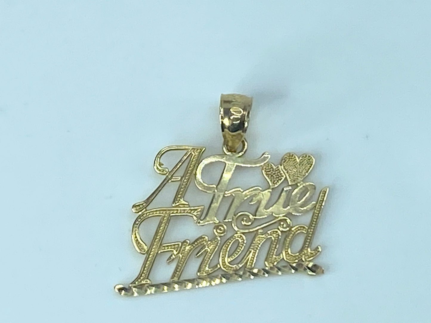 14K gold designer "A TRUE FRIEND" carved out charm pendant 1.5g JR412