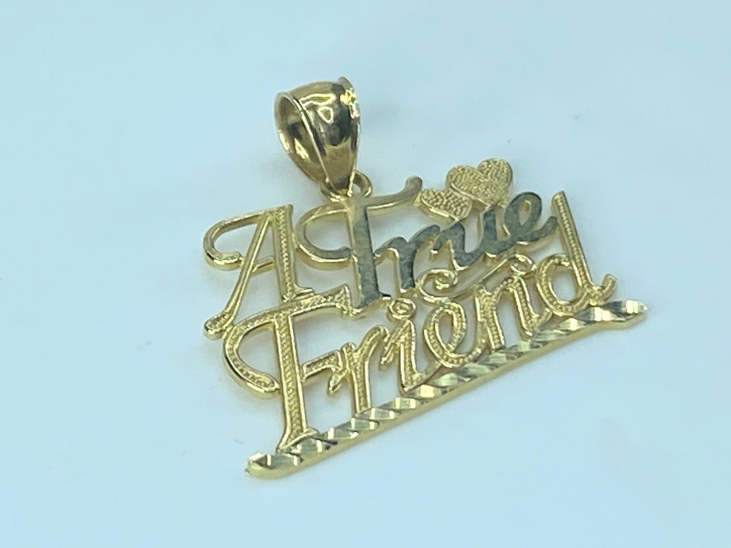 14K gold designer "A TRUE FRIEND" carved out charm pendant 1.5g JR412