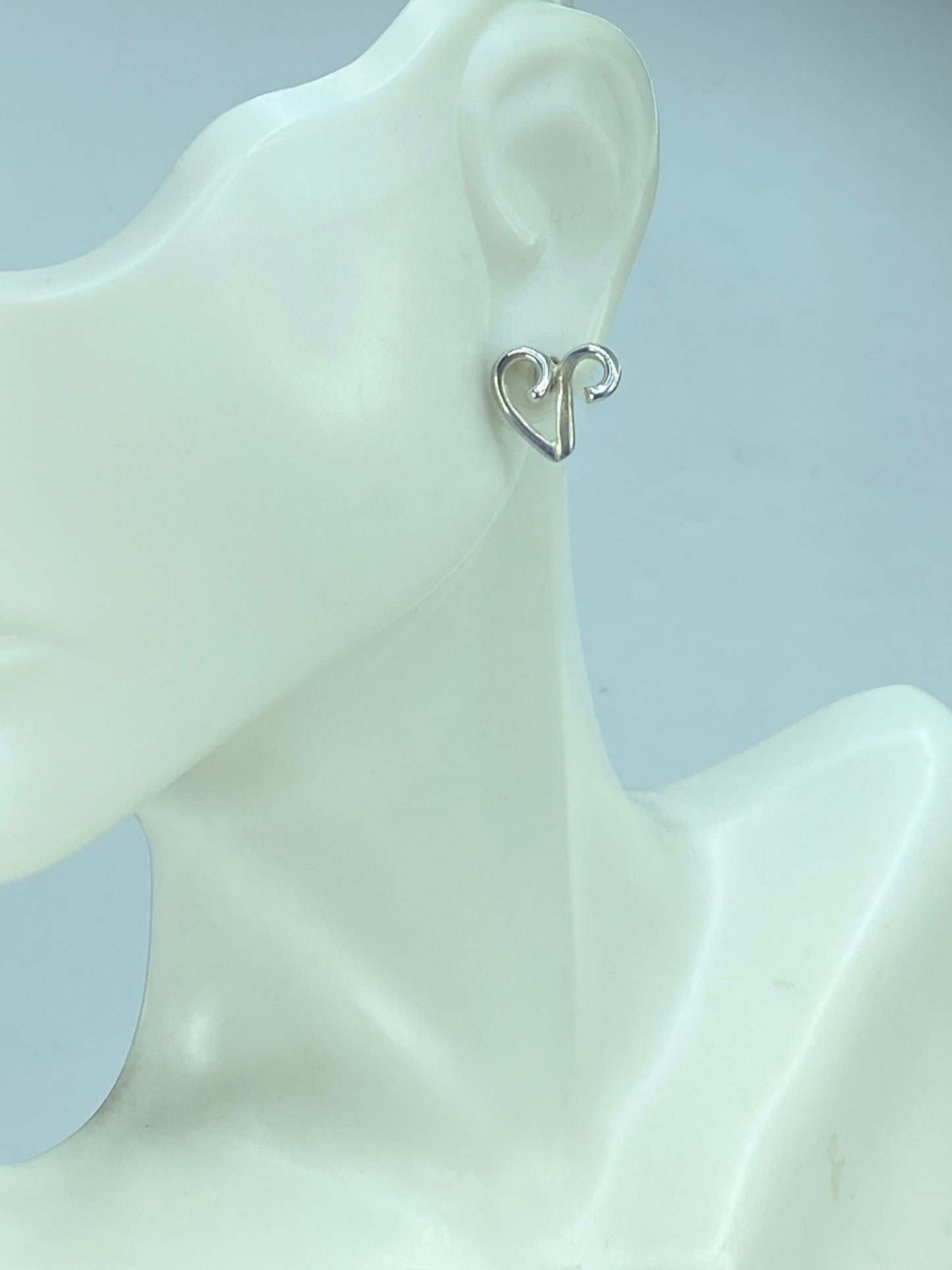 Rare Tiffany & Co Tiffany Zodiac Aries sterling stud earrings JR905