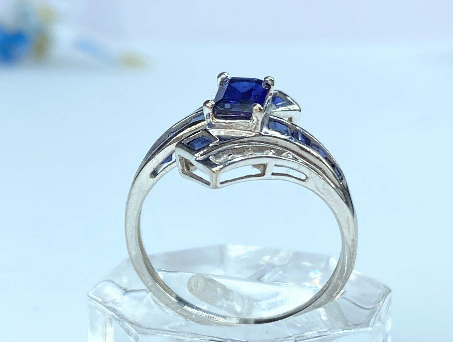 Vintage 10K white gold 0.94ct Blue Sapphire ring