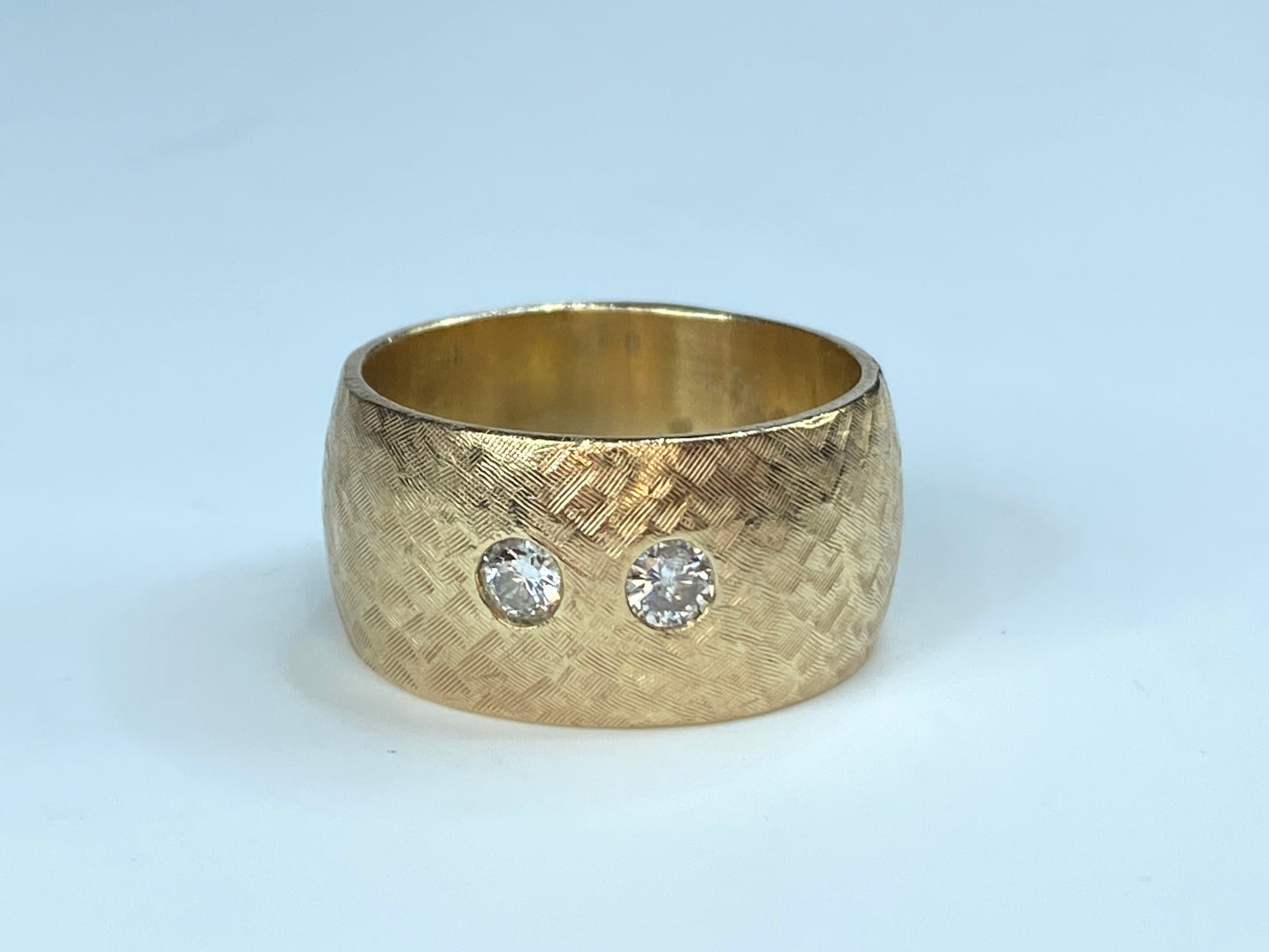 11.5mm hand hammer 0.35ct G/VS1 round brilliant diamond men's ring in 14K