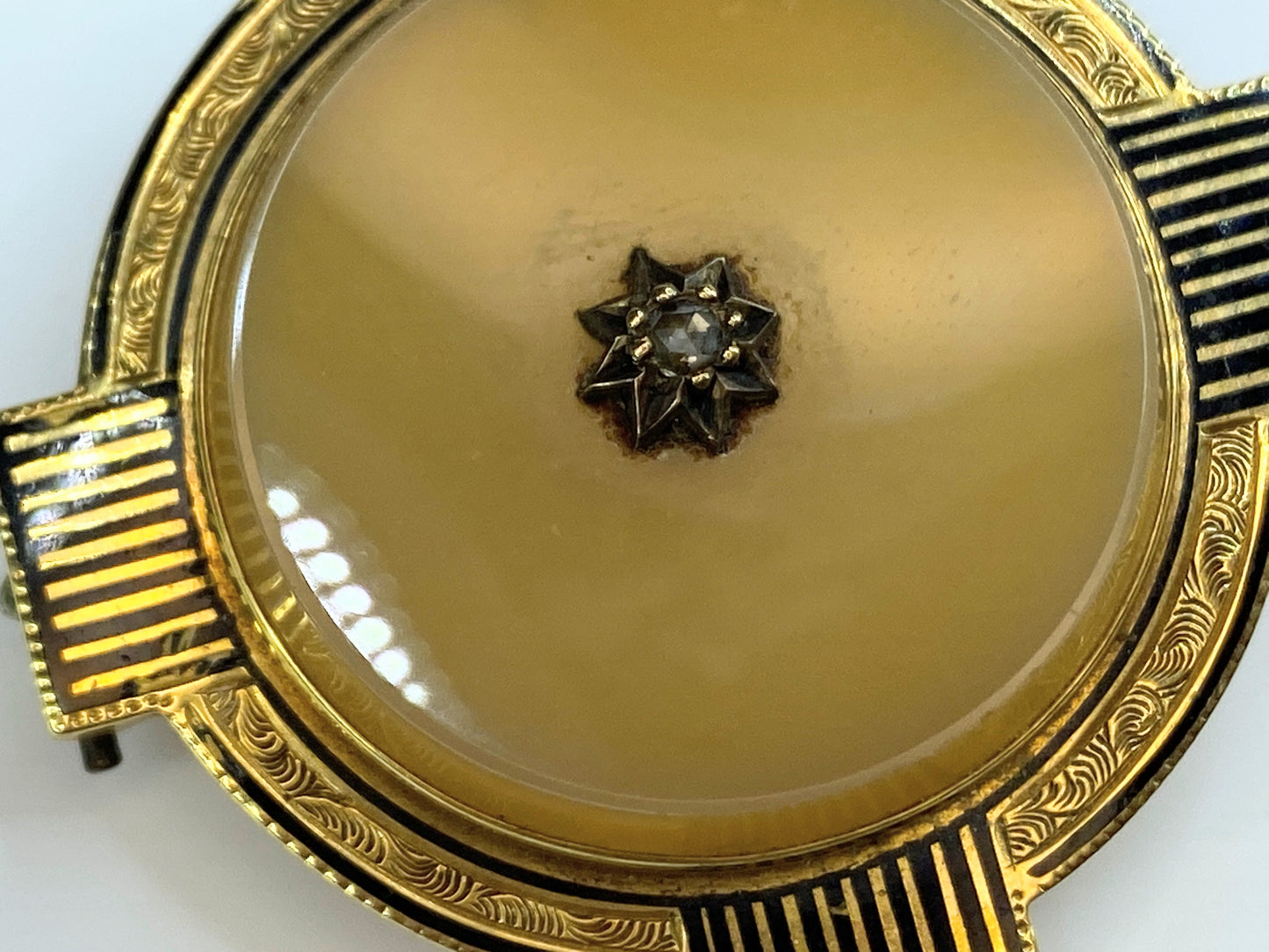 Antique Agate Old European Diamond Enamel brooch in 14K gold