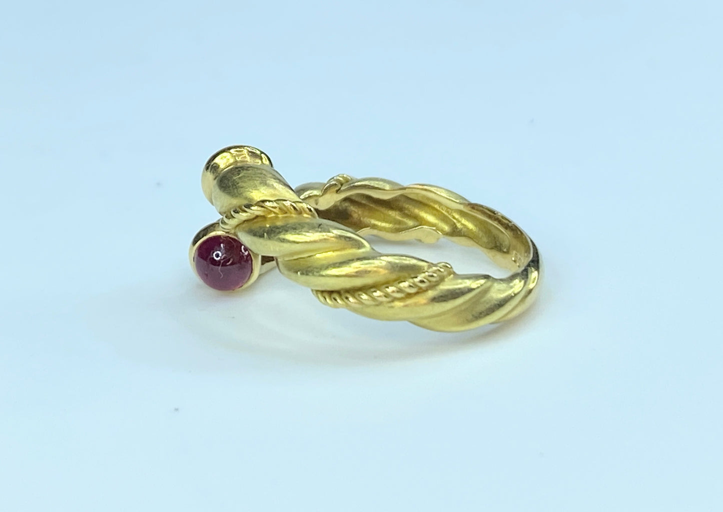 Tiffany & Co. 18K gold Ruby Bypass rope link wire cable ring