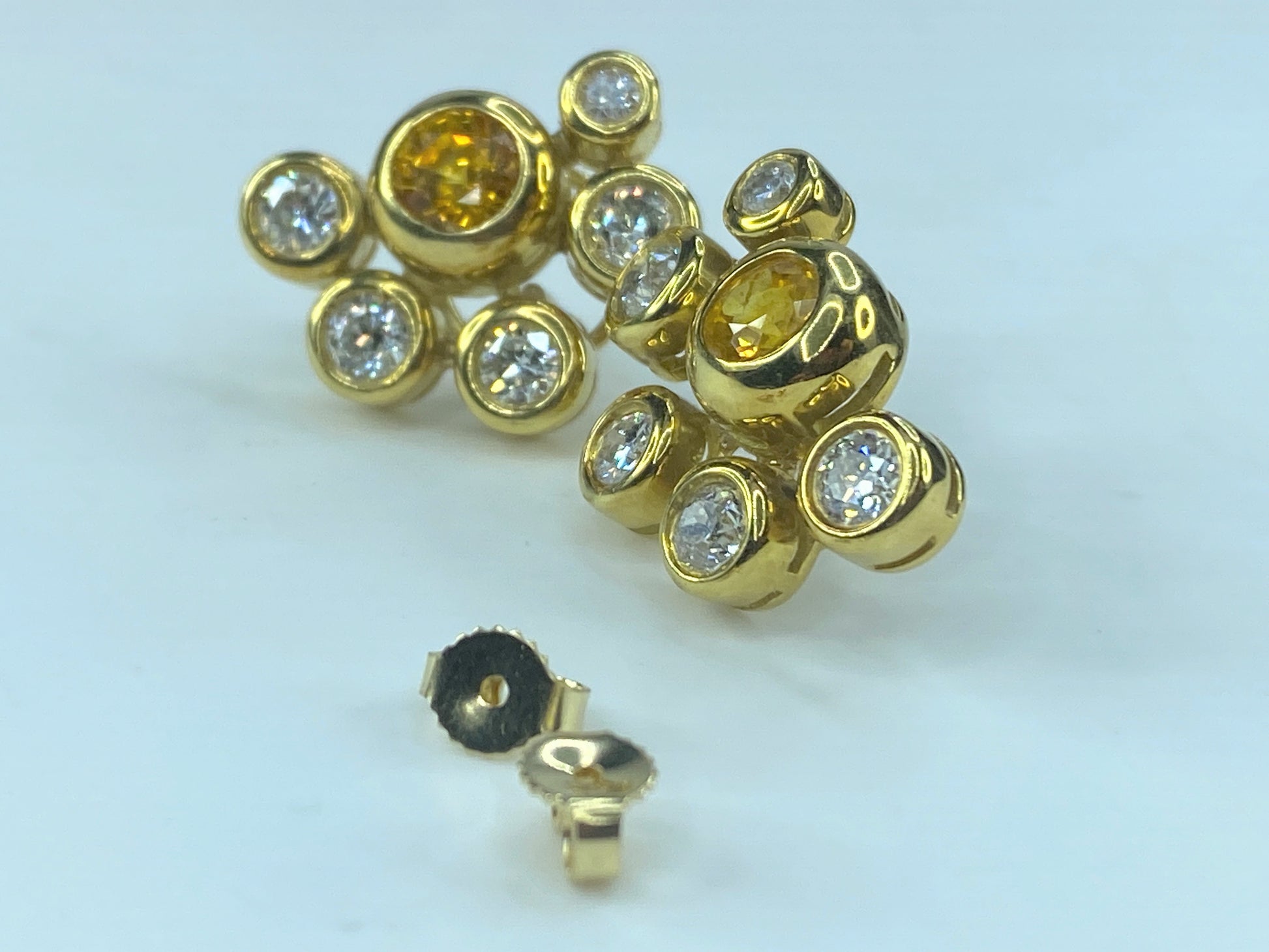 18K gold 1.68ct Yellow Sapphire 2.32ct E/VS Diamond omega earrings 12g JR486