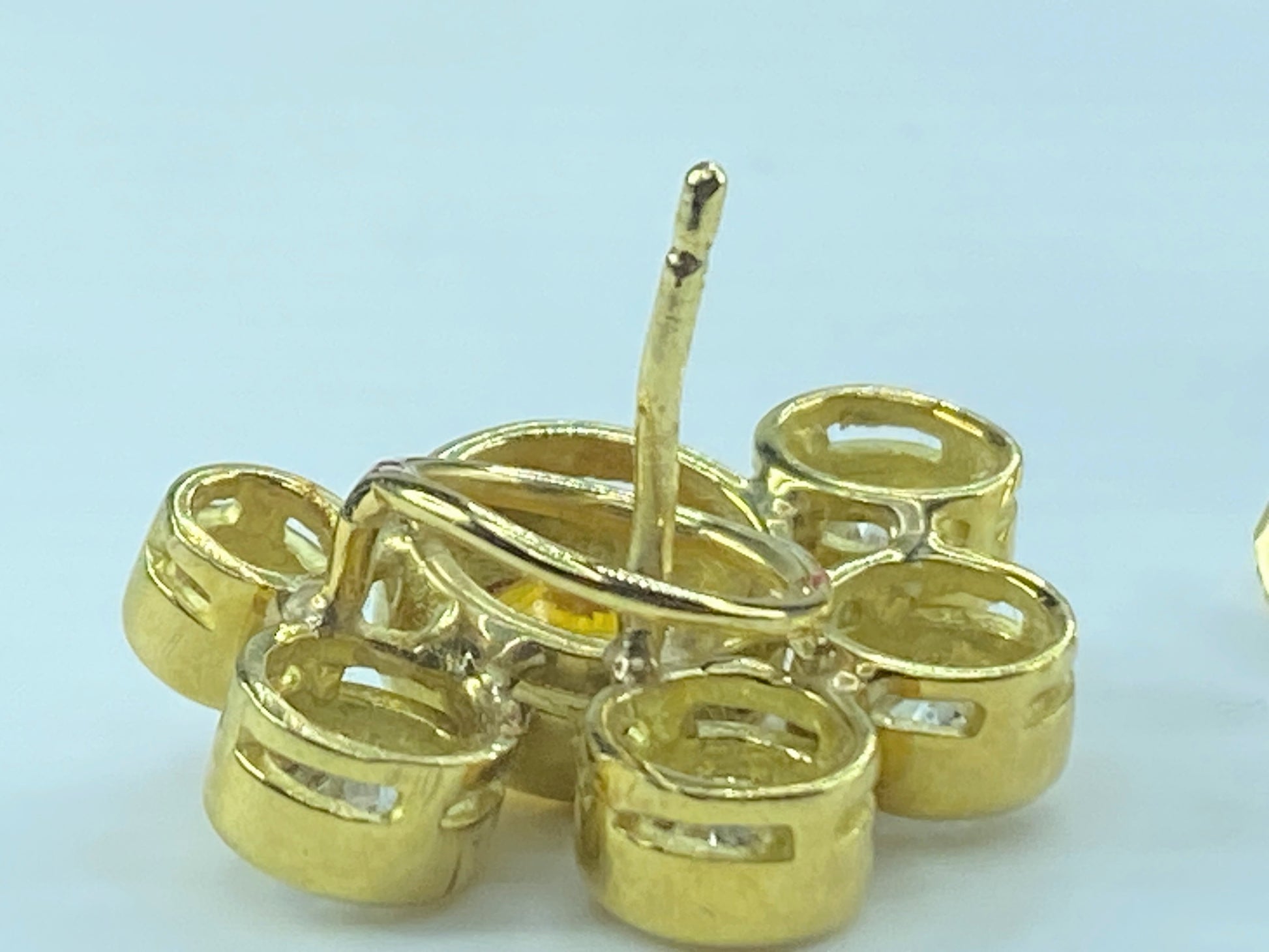 18K gold 1.68ct Yellow Sapphire 2.32ct E/VS Diamond omega earrings 12g JR486