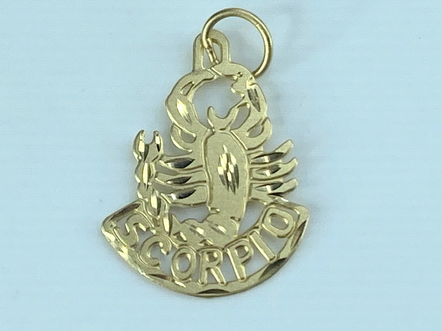 14k yellow Gold cut-out Scorpio Charm pendant 19.0mm JR522