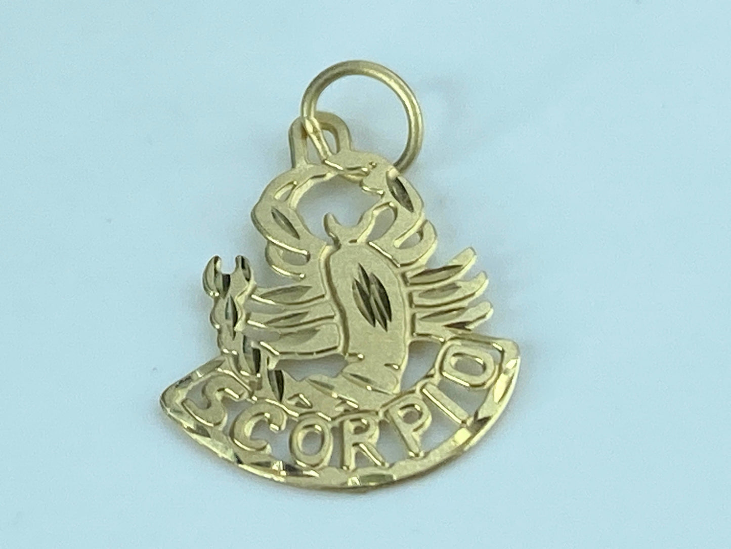 14k yellow Gold cut-out Scorpio Charm pendant 19.0mm JR522