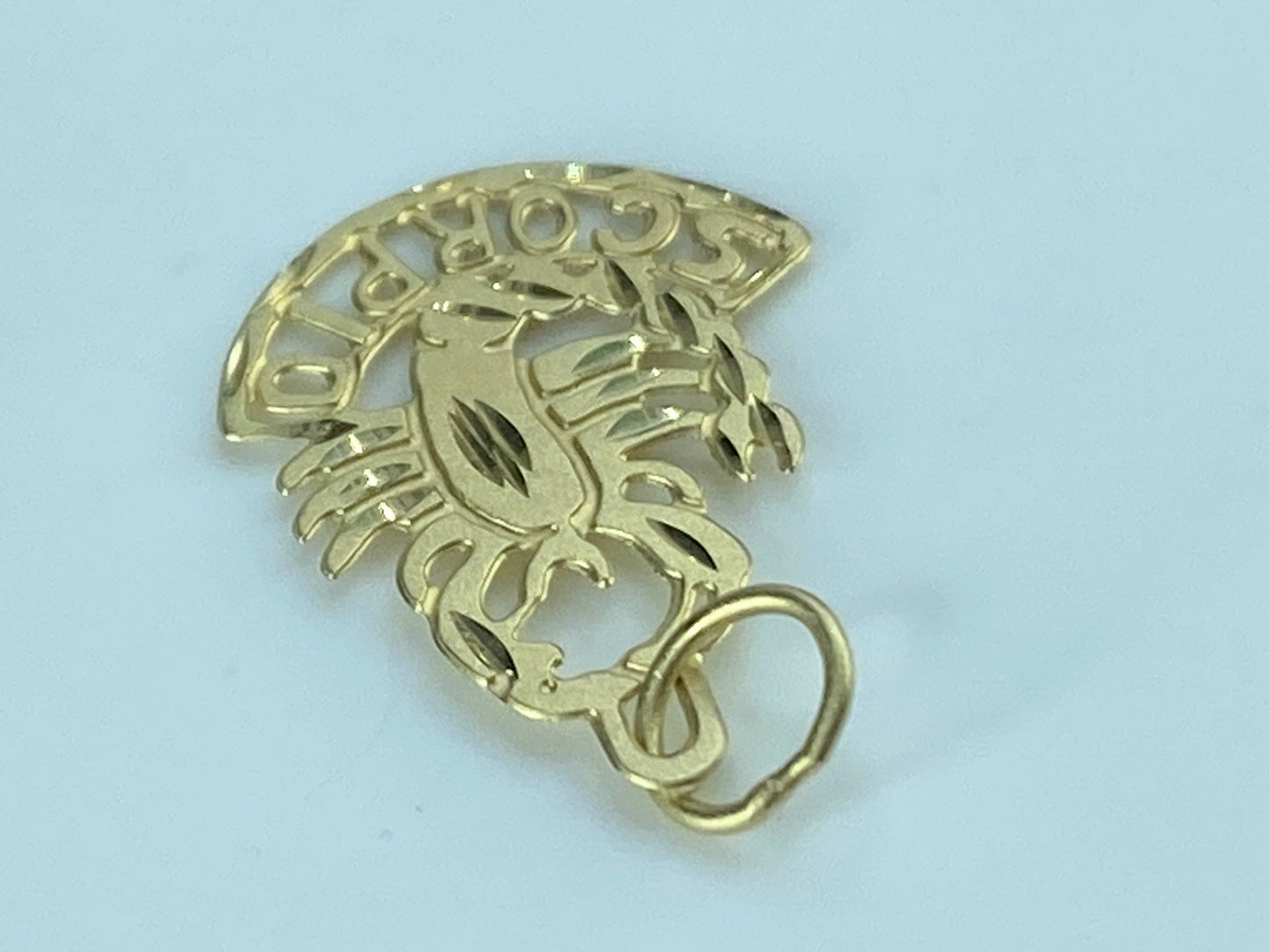 14k yellow Gold cut-out Scorpio Charm pendant 19.0mm JR522