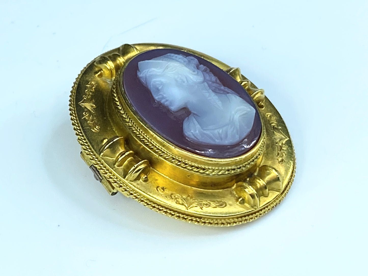 Victorian 18K agate Cameo of the Goddess Demeter decorated brooch