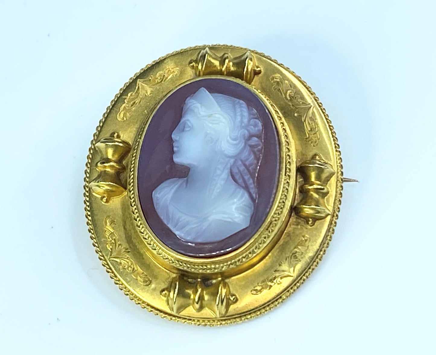 Victorian 18K agate Cameo of the Goddess Demeter decorated brooch