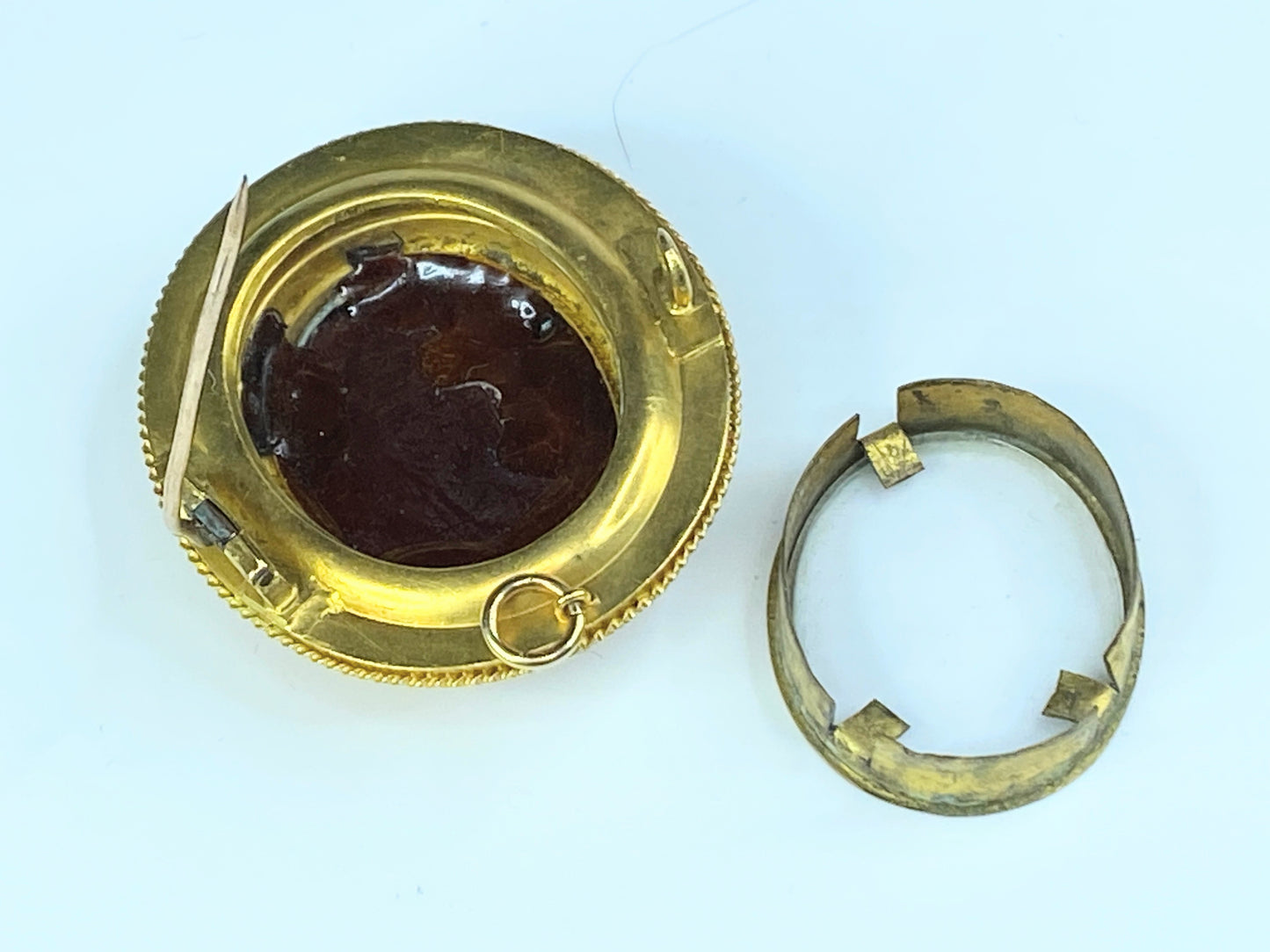 Victorian 18K agate Cameo of the Goddess Demeter decorated brooch