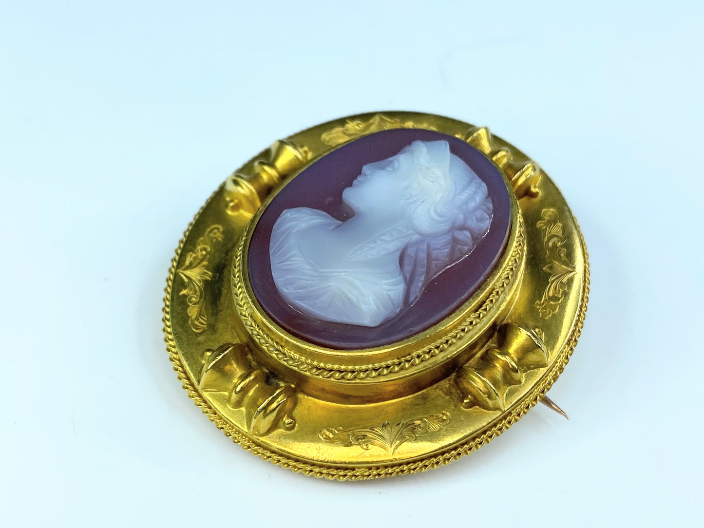 Victorian 18K agate Cameo of the Goddess Demeter decorated brooch