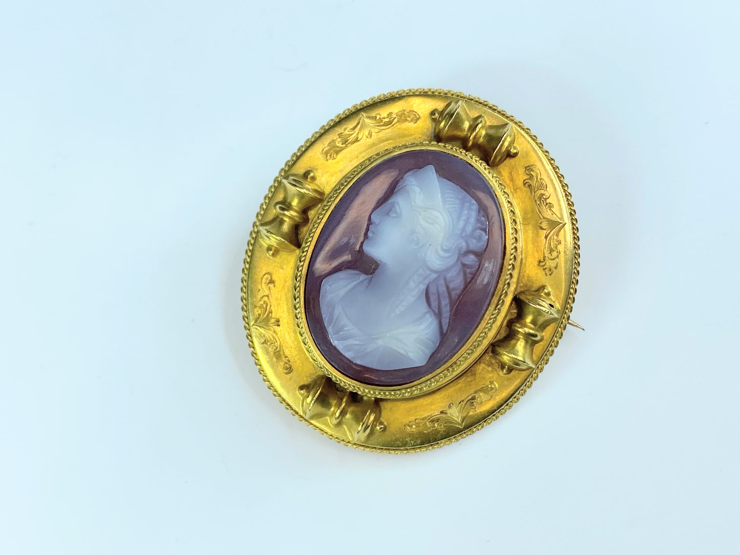 Victorian 18K agate Cameo of the Goddess Demeter decorated brooch