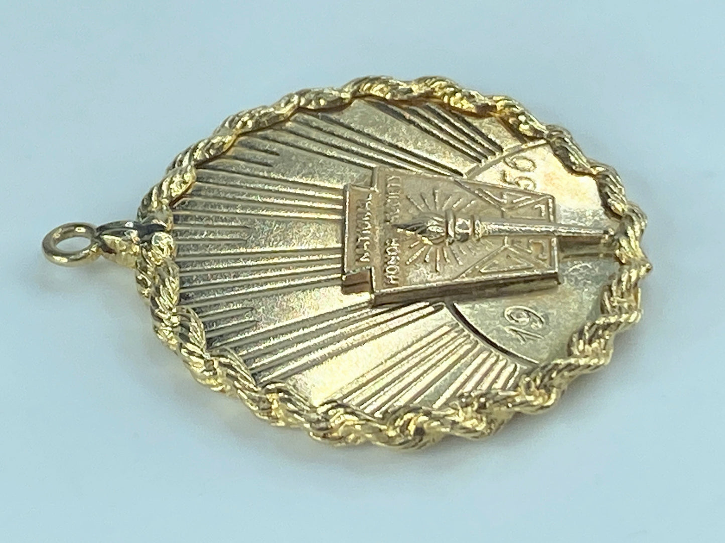 Custom Honor Society 1956 lapel pin on 14K Rope link circle pendant 11.7g JR496