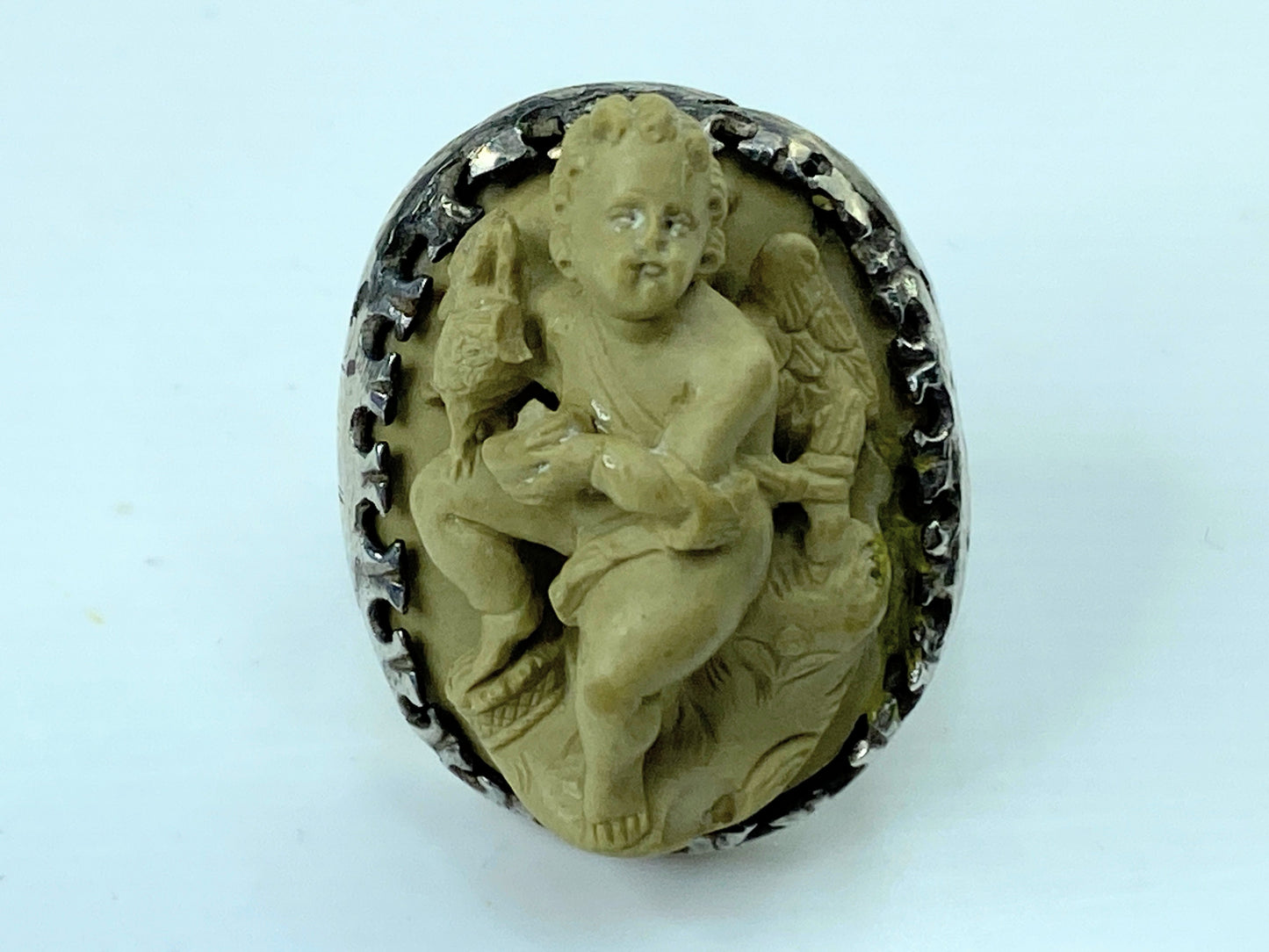 Fine, Victorian sterling silver Carved Lava Stone Putti & Dog ring s6 10g JR922
