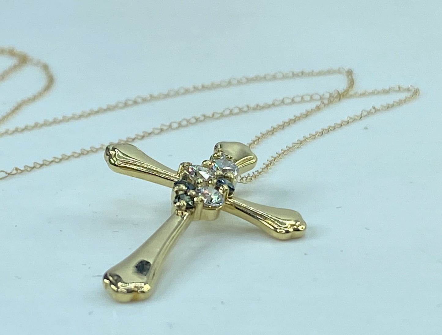 14k 0.3ct White & Blue round brilliant Diamond Cross necklace 2.8g 18g JR923