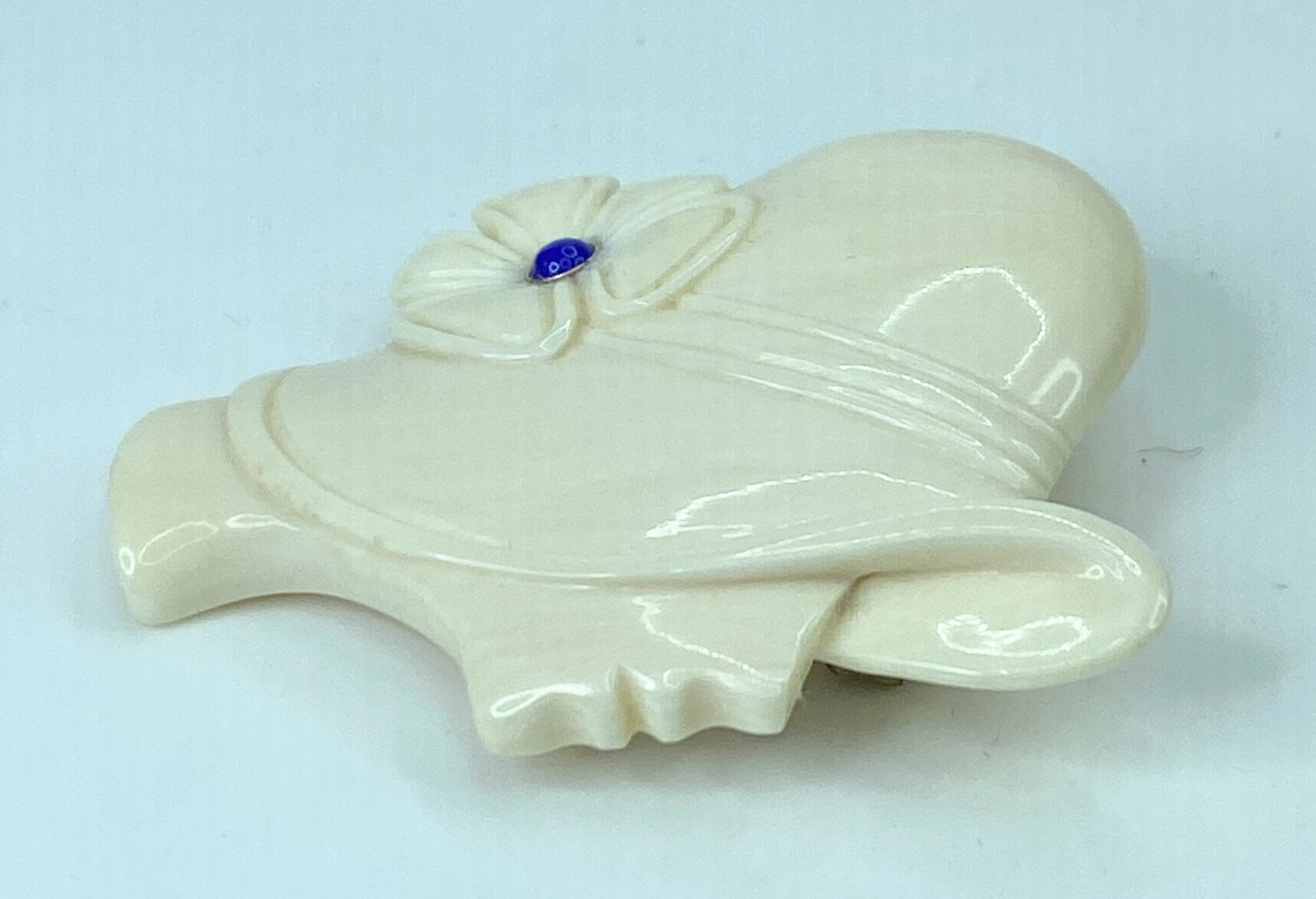Art Deco Cream Bakelite Woman Lapis Flower adorn Flapper Hat brooch GS634