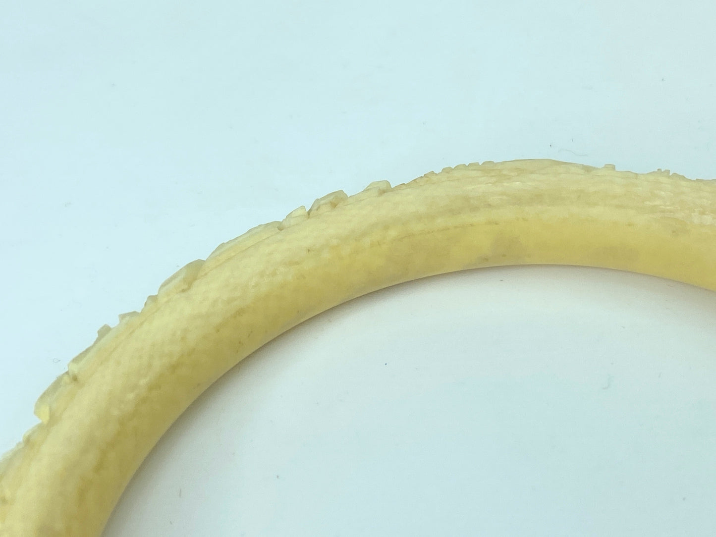 c1920 carved 9.2mm Dragon Resin (Bakelite?) slip on bangle 22.5g 8.5" GS638