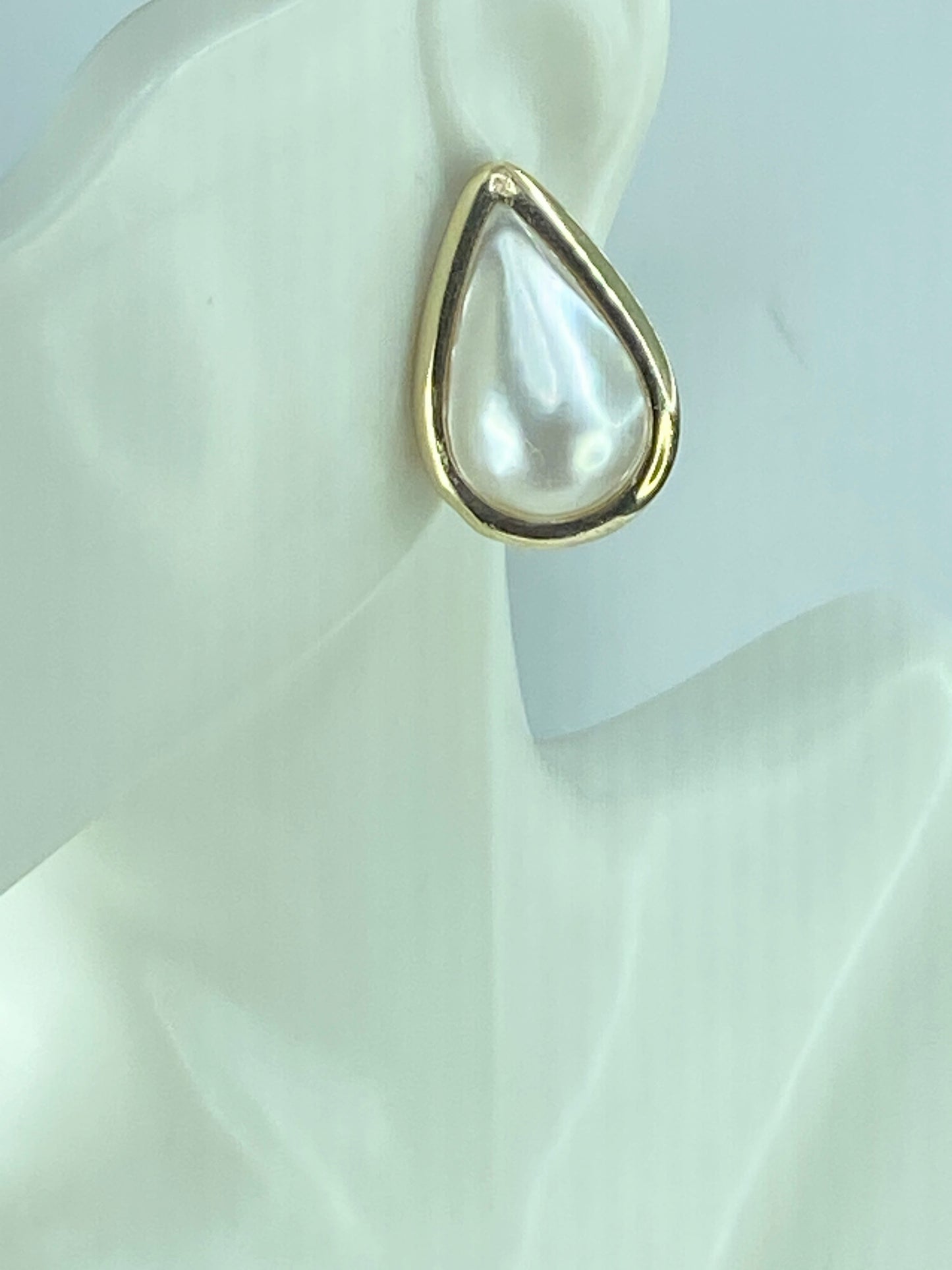 Appraised $2395 14K yellow gold Pear Shape Mabe Pearl omega back 9.5g 12mm JR434