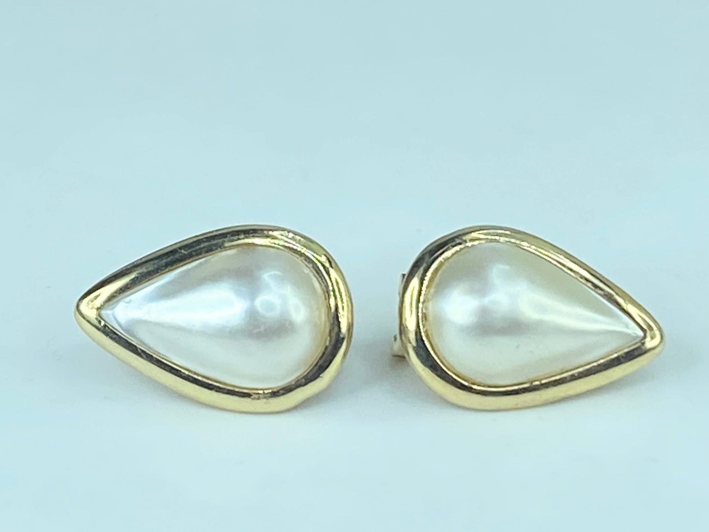Appraised $2395 14K yellow gold Pear Shape Mabe Pearl omega back 9.5g 12mm JR434