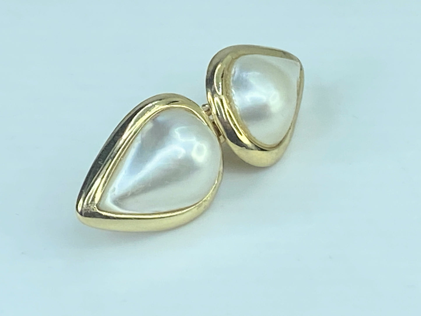 Appraised $2395 14K yellow gold Pear Shape Mabe Pearl omega back 9.5g 12mm JR434