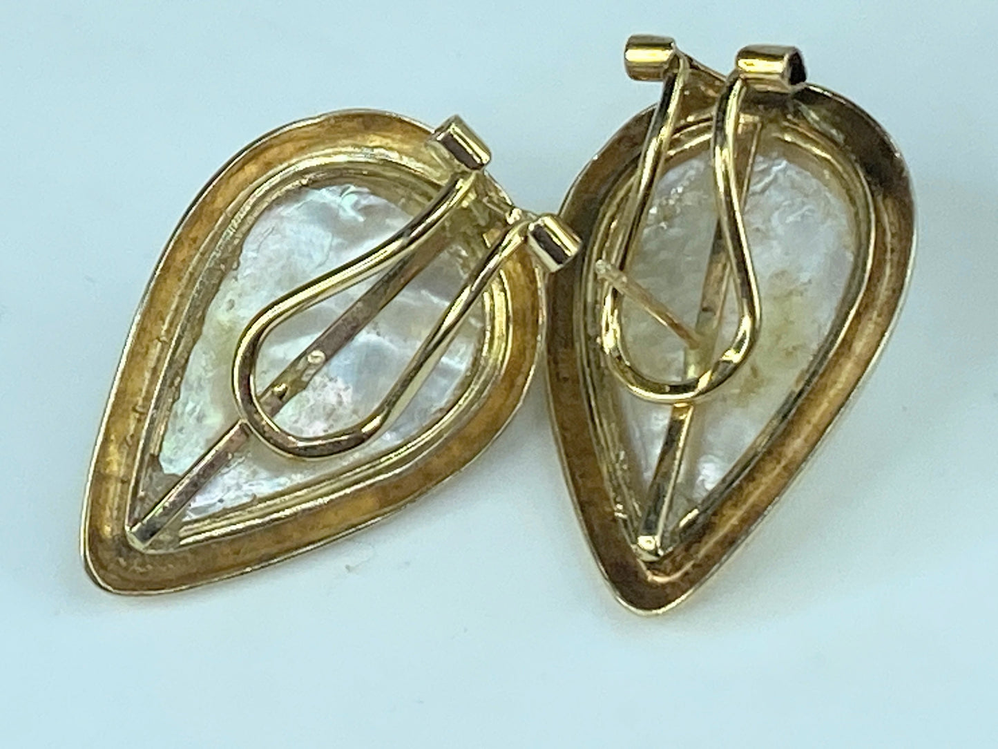 Appraised $2395 14K yellow gold Pear Shape Mabe Pearl omega back 9.5g 12mm JR434