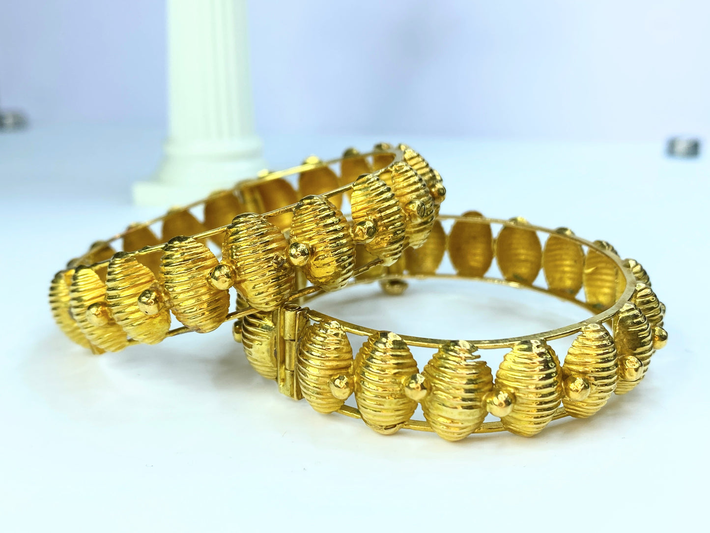 High Karat gold Seashell Motif bangles set of two 6 1/8" 44.0g JR8382