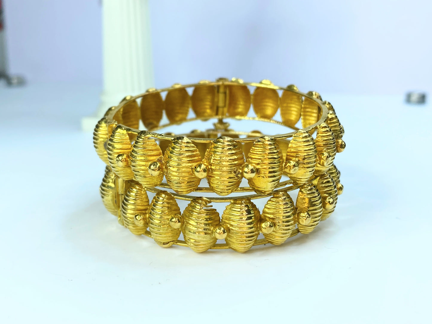 High Karat gold Seashell Motif bangles set of two 6 1/8" 44.0g JR8382