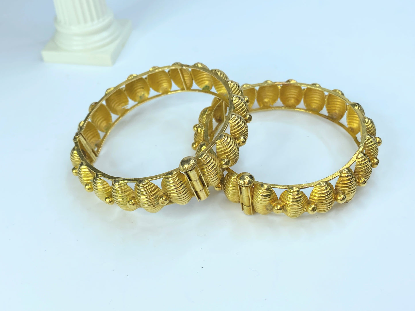 High Karat gold Seashell Motif bangles set of two 6 1/8" 44.0g JR8382