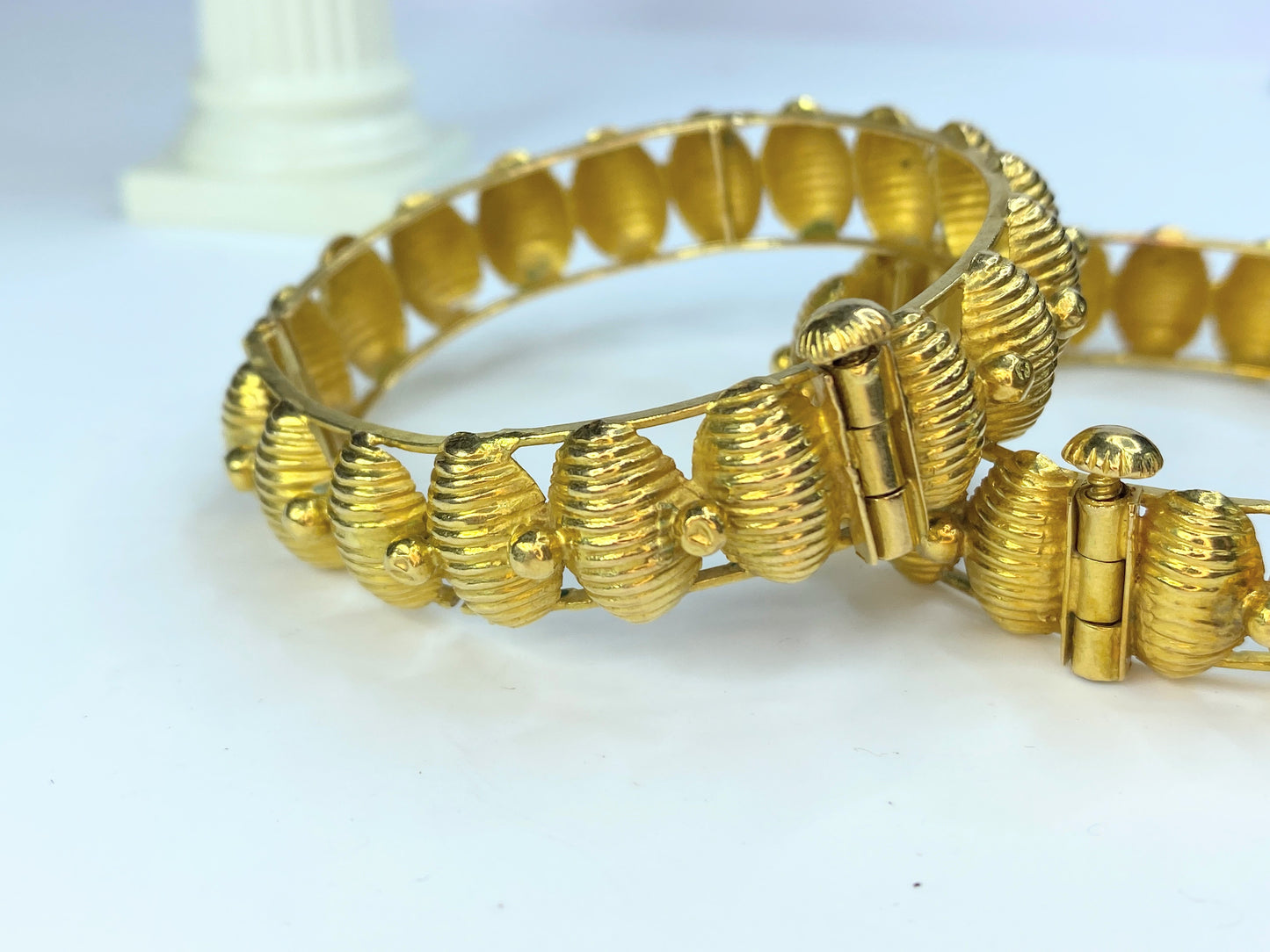 High Karat gold Seashell Motif bangles set of two 6 1/8" 44.0g JR8382