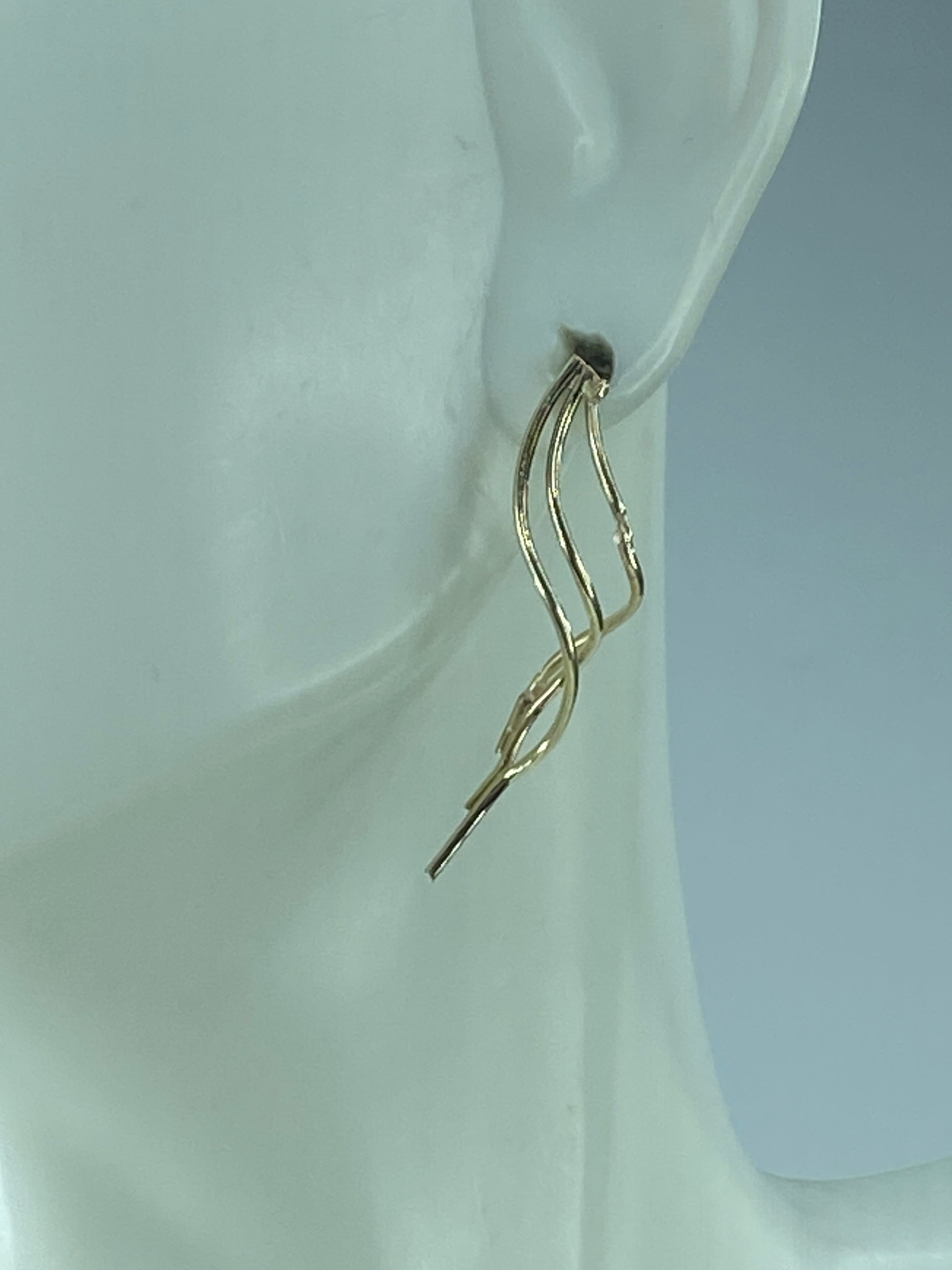 14k Yellow gold Spiral Twisted dange earrings. 1 1/4" JR512