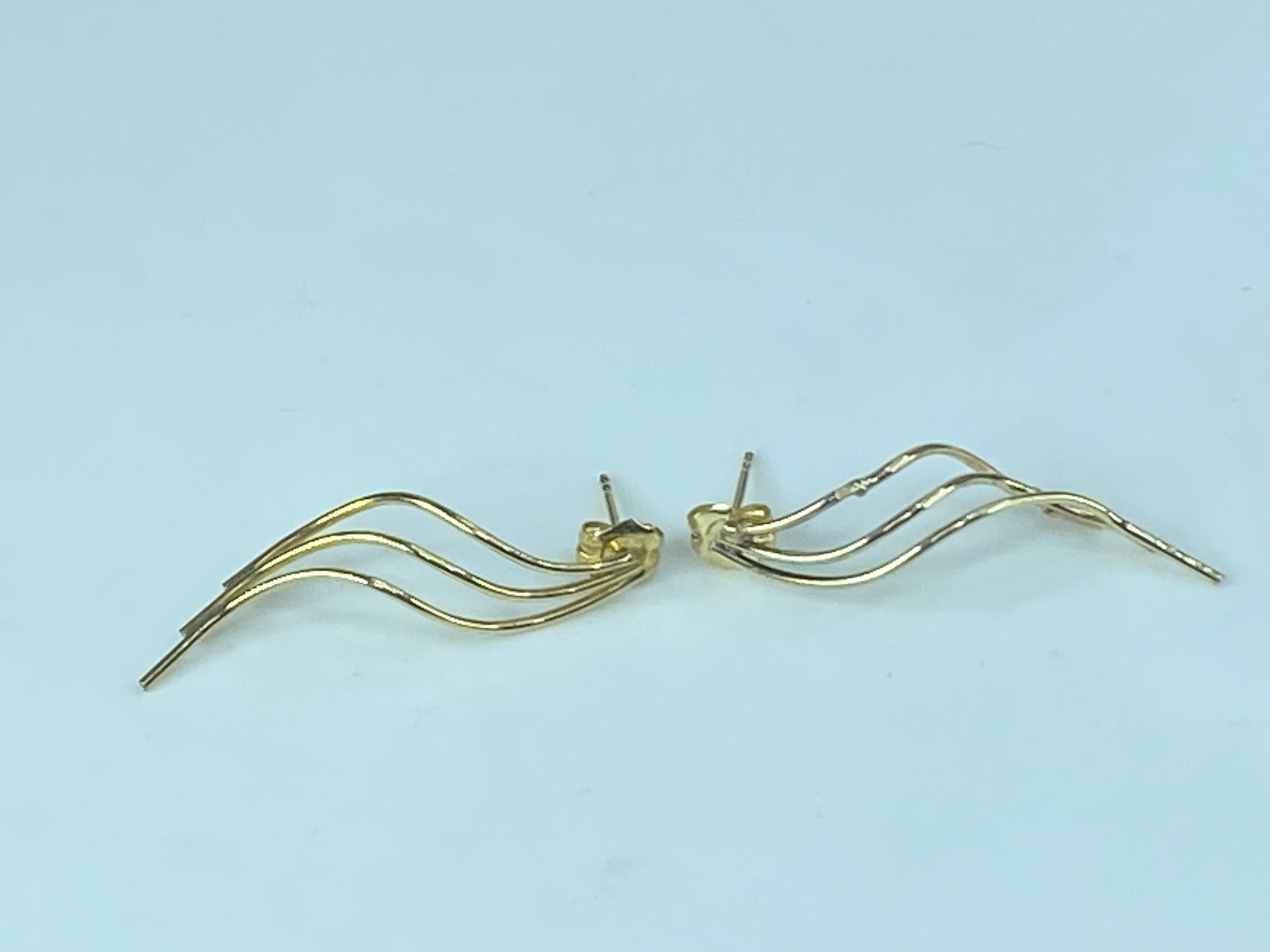 14k Yellow gold Spiral Twisted dange earrings. 1 1/4" JR512