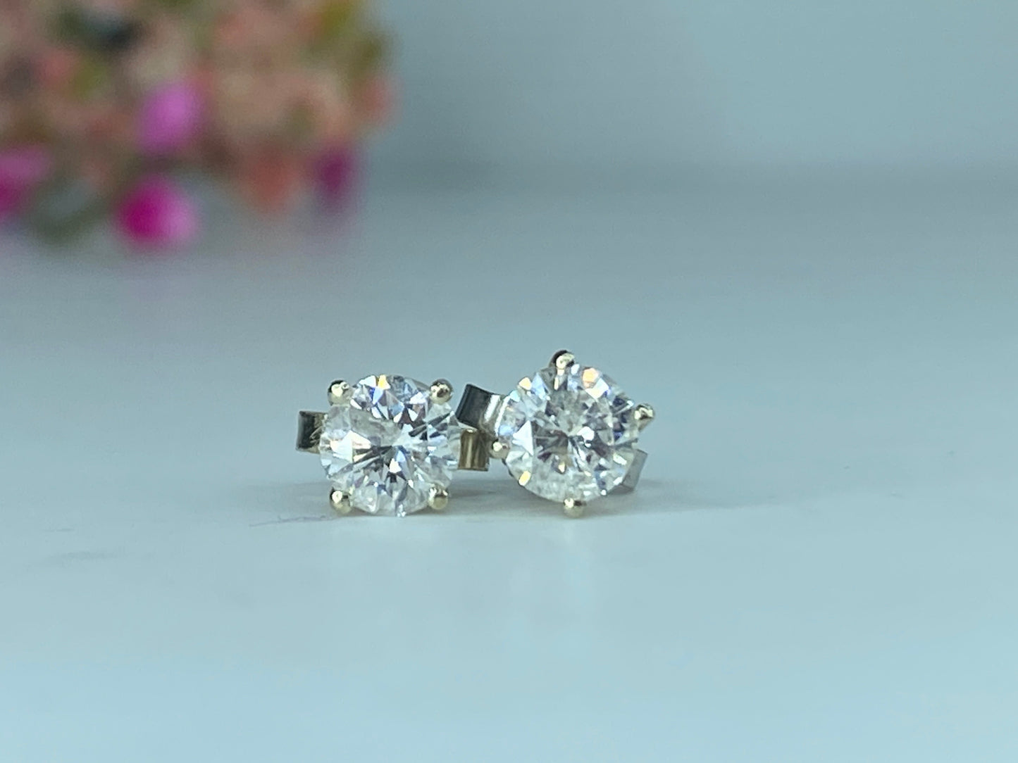 Appraised $3,195 14K gold 0.77ct G/SI1 round brilliant Diamond earrings JR436