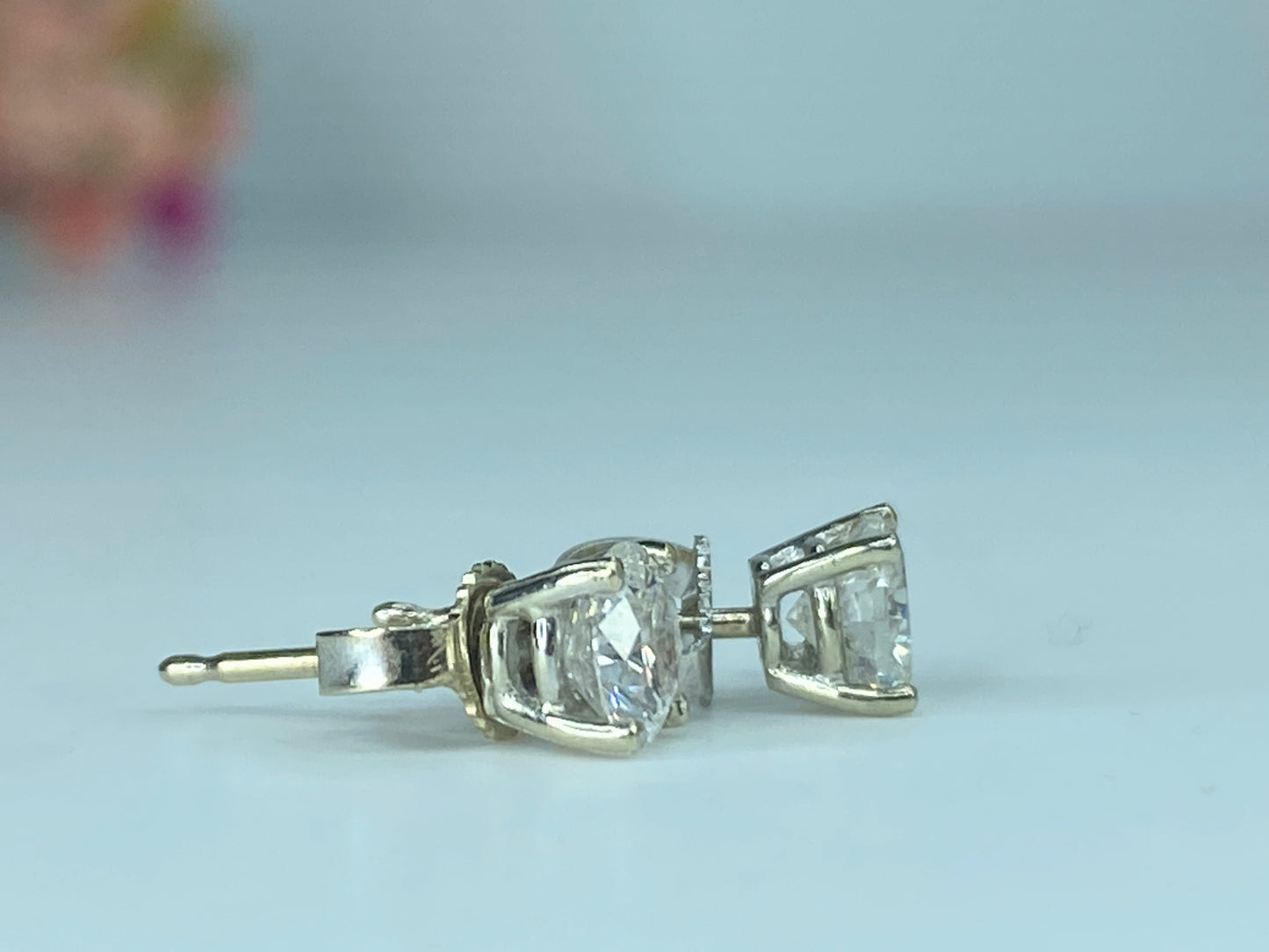 Appraised $3,195 14K gold 0.77ct G/SI1 round brilliant Diamond earrings JR436