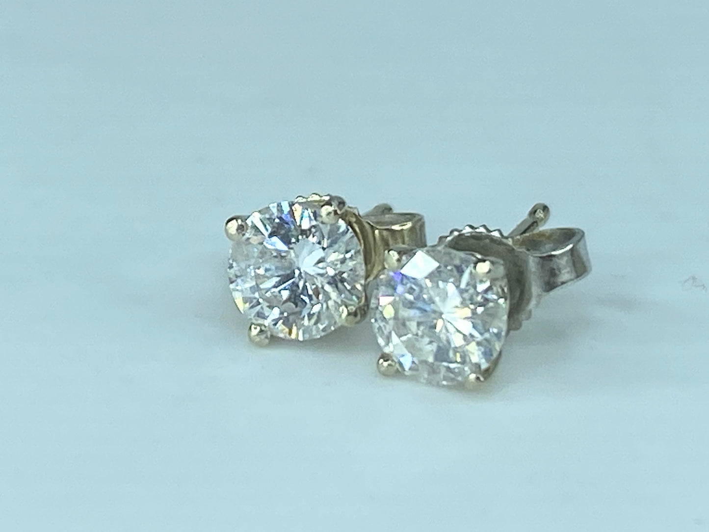 Appraised $3,195 14K gold 0.77ct G/SI1 round brilliant Diamond earrings JR436