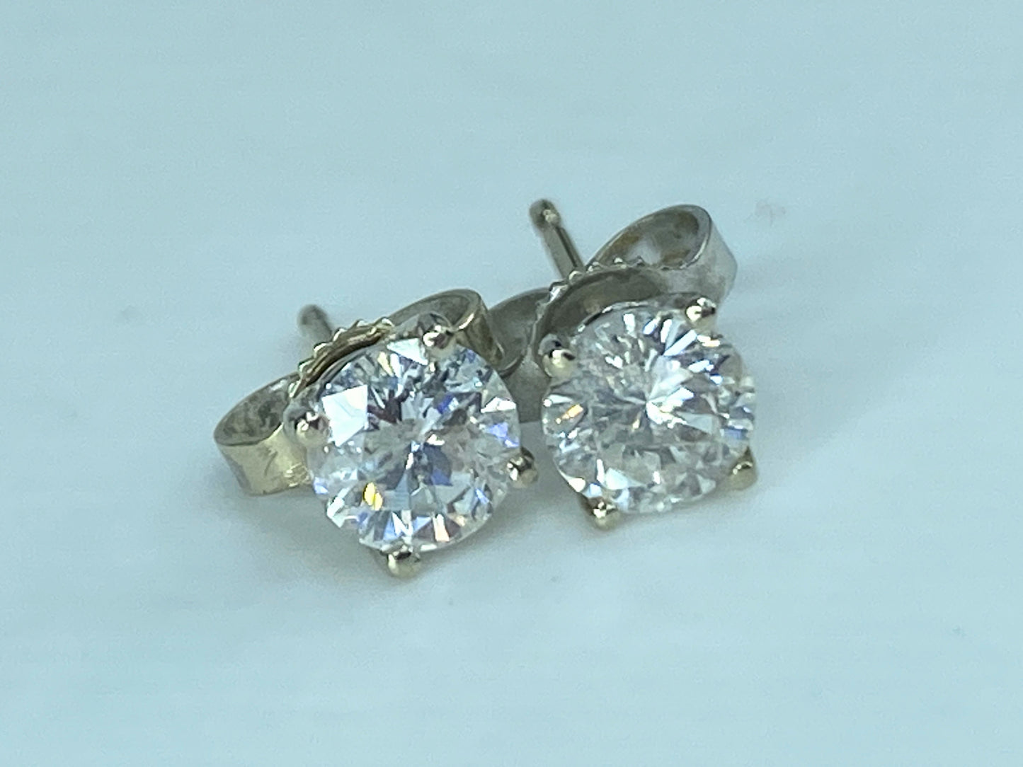 Appraised $3,195 14K gold 0.77ct G/SI1 round brilliant Diamond earrings JR436