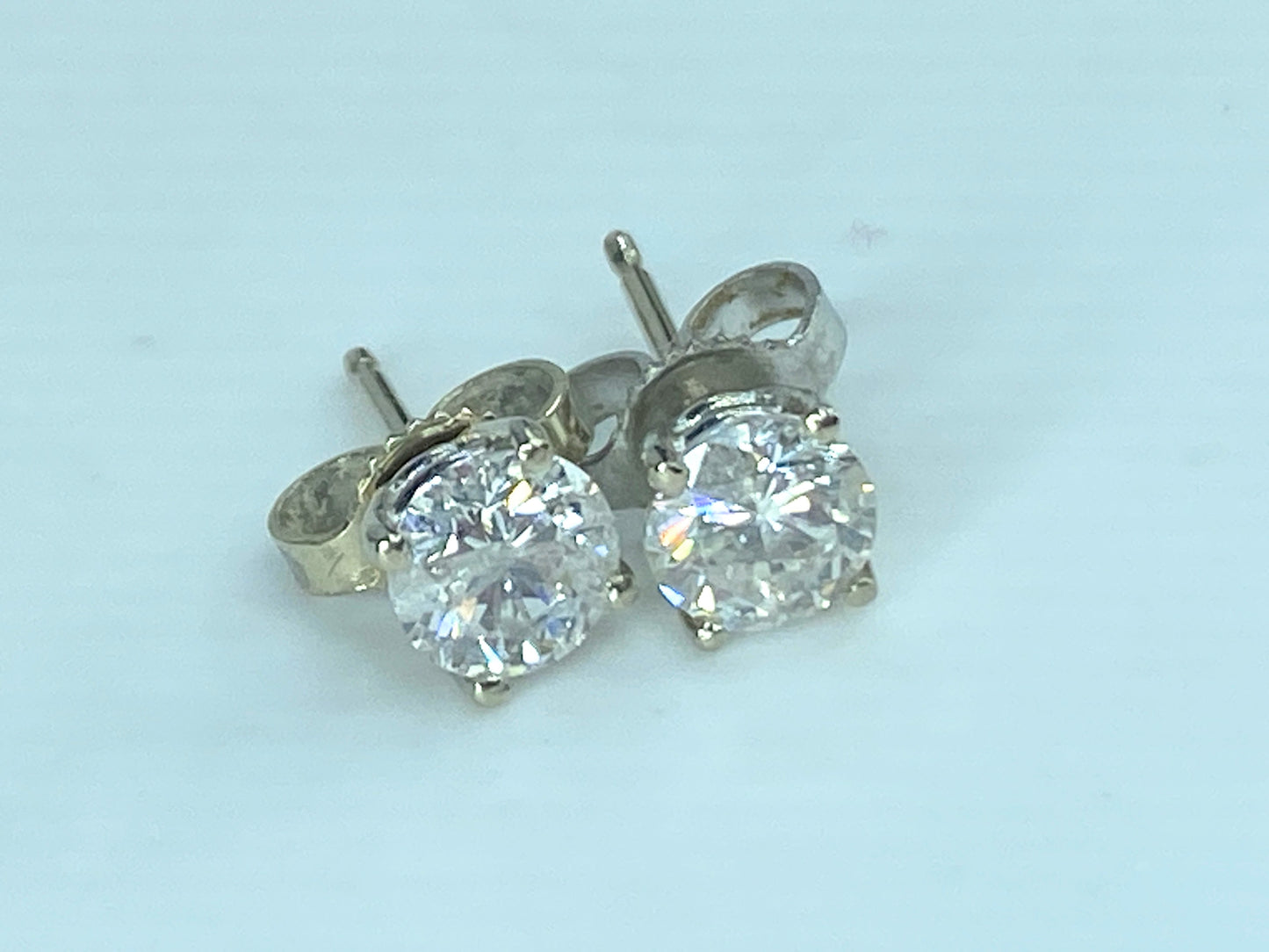 Appraised $3,195 14K gold 0.77ct G/SI1 round brilliant Diamond earrings JR436