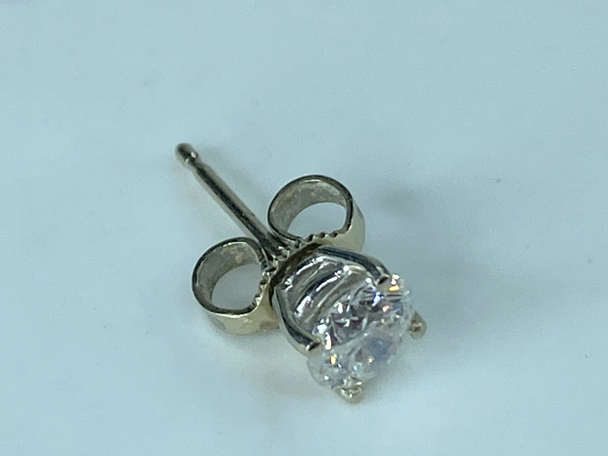 Appraised $3,195 14K gold 0.77ct G/SI1 round brilliant Diamond earrings JR436