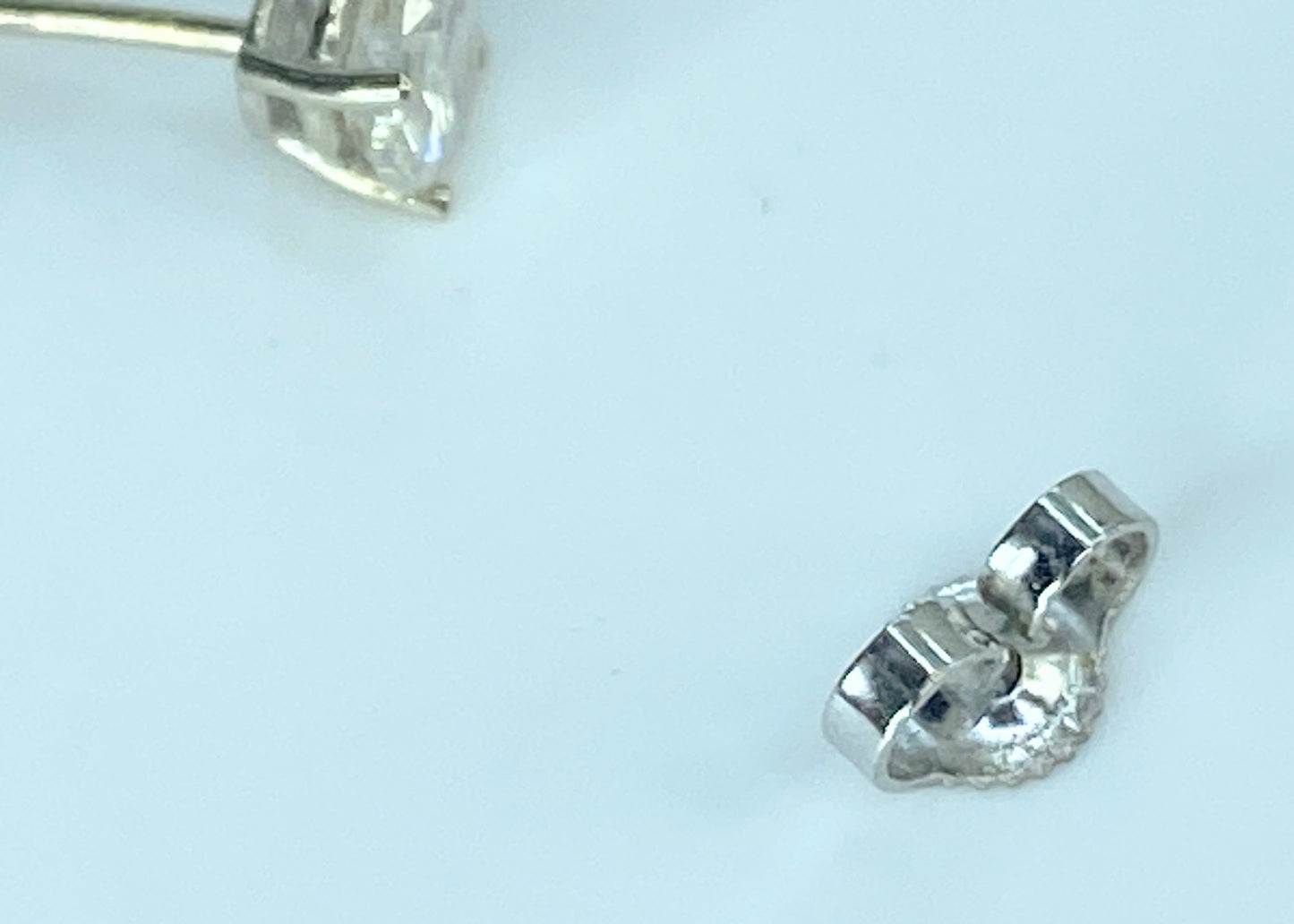 Appraised $3,195 14K gold 0.77ct G/SI1 round brilliant Diamond earrings JR436