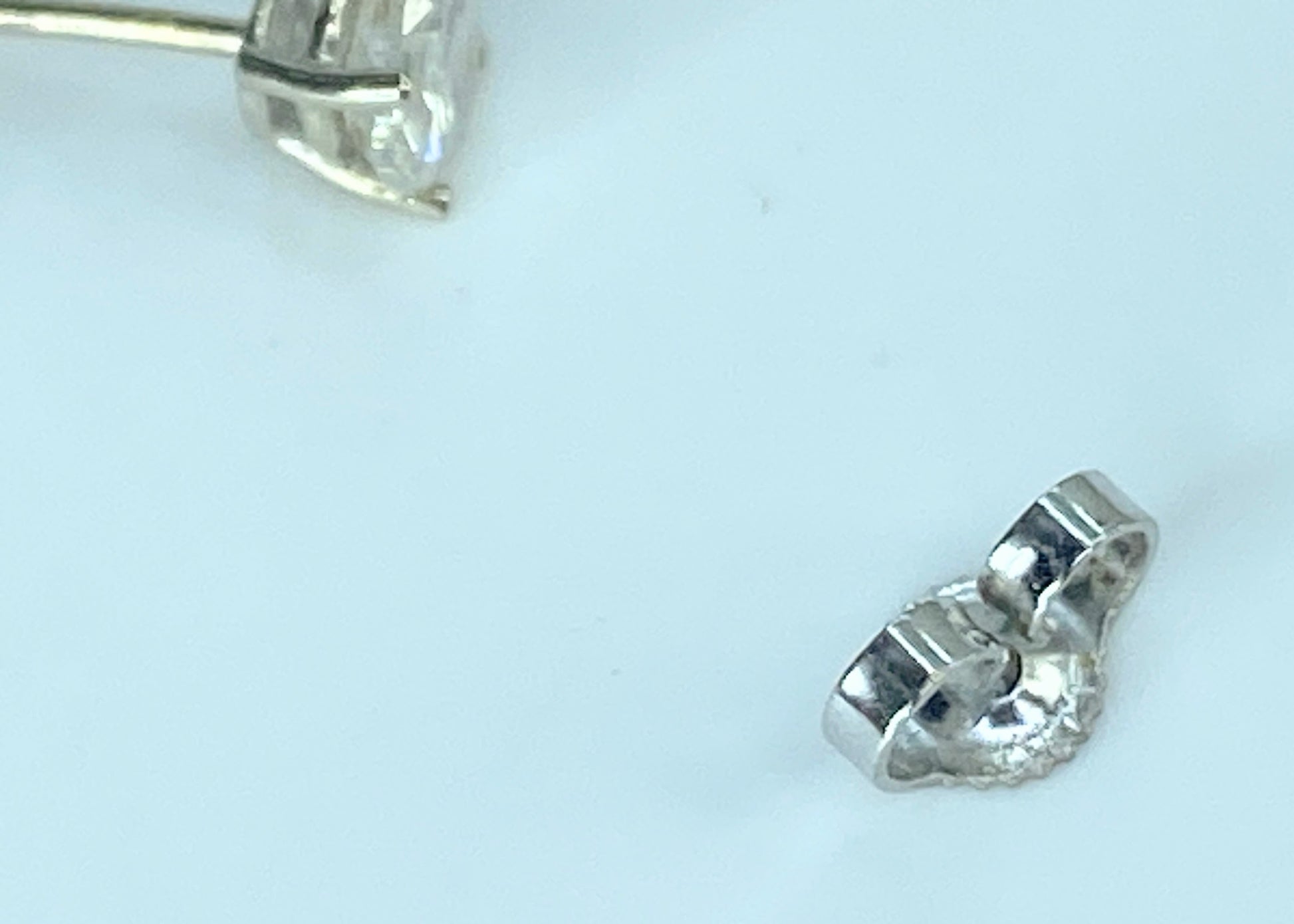 Appraised $3,195 14K gold 0.77ct G/SI1 round brilliant Diamond earrings JR436