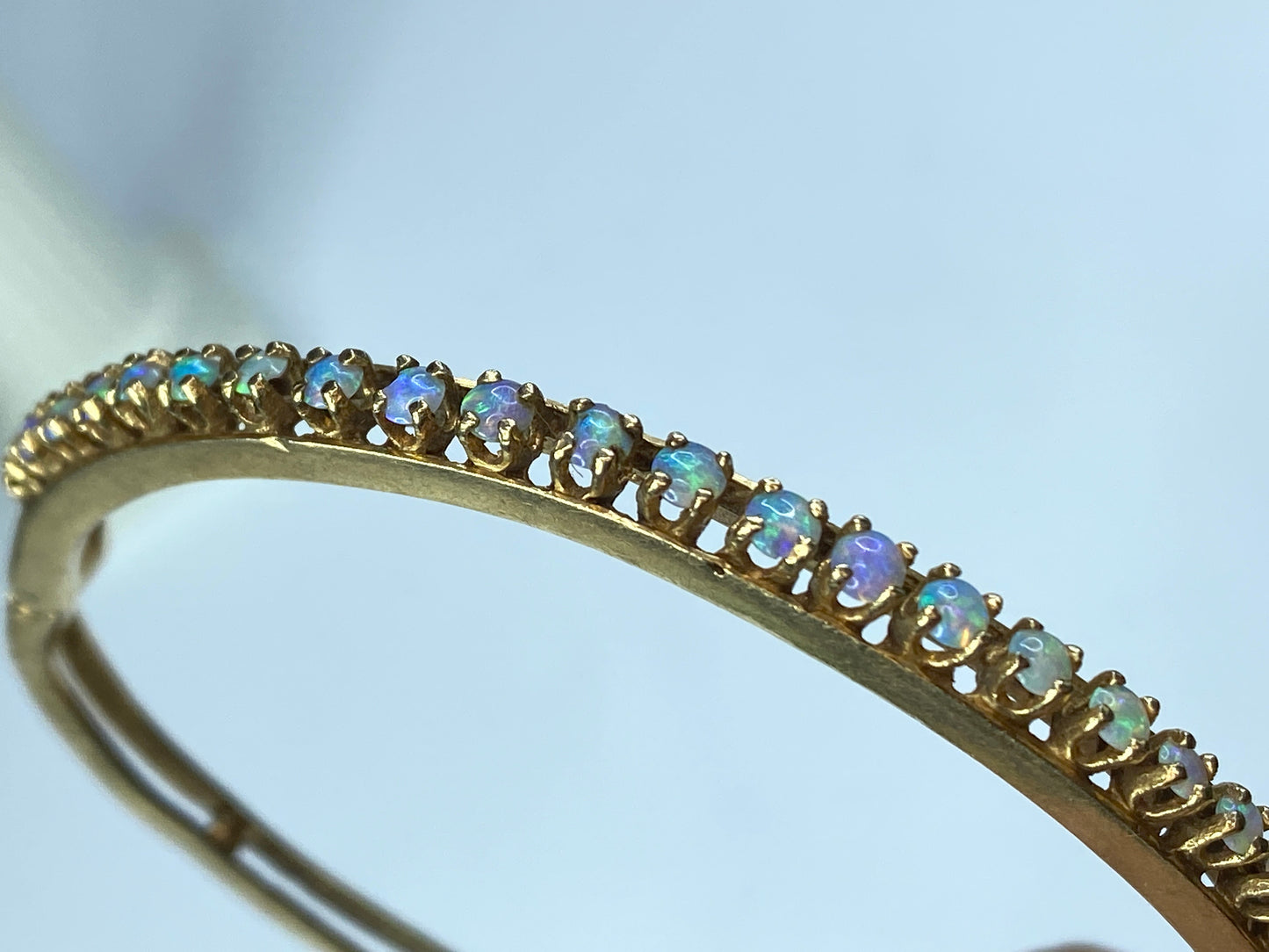 Mid-century 14K gold 2.75mm Opal Cabochons hinged bangle
