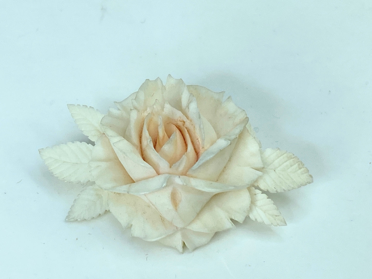 Vintage 3D Bone Hand Carved Floral Flower Rose brooch Art Deco Jewelry GS652