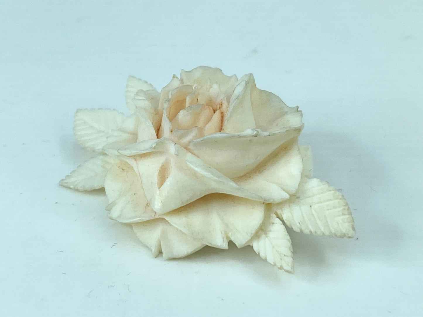 Vintage 3D Bone Hand Carved Floral Flower Rose brooch Art Deco Jewelry GS652