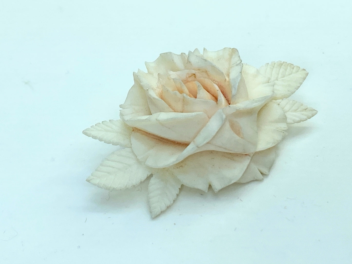 Vintage 3D Bone Hand Carved Floral Flower Rose brooch Art Deco Jewelry GS652