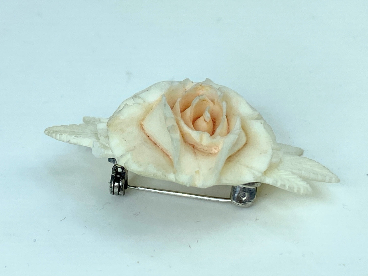 Vintage 3D Bone Hand Carved Floral Flower Rose brooch Art Deco Jewelry GS652