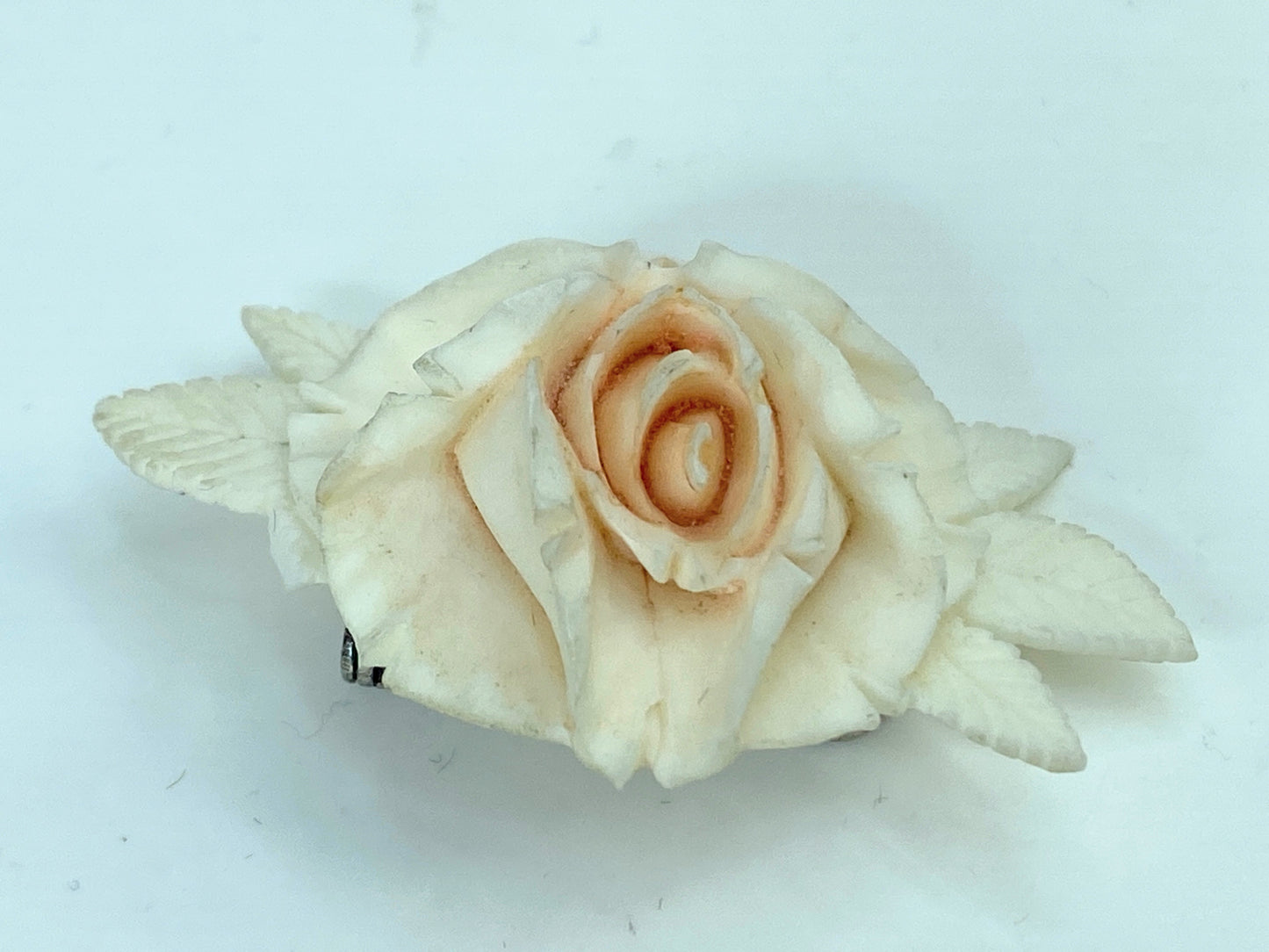 Vintage 3D Bone Hand Carved Floral Flower Rose brooch Art Deco Jewelry GS652