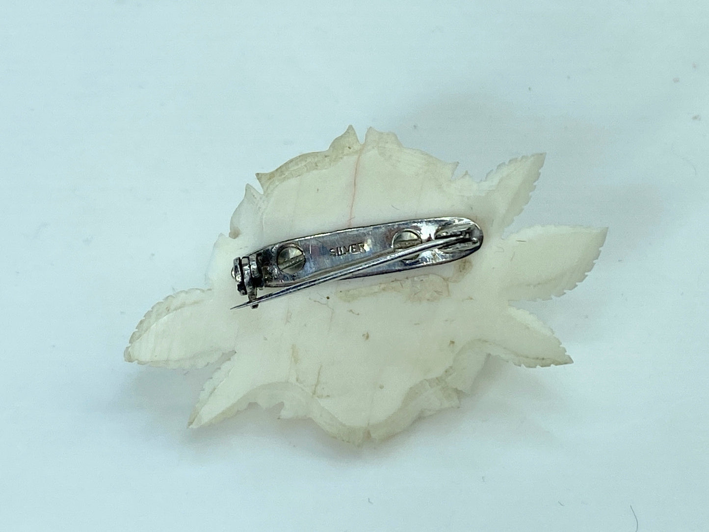 Vintage 3D Bone Hand Carved Floral Flower Rose brooch Art Deco Jewelry GS652