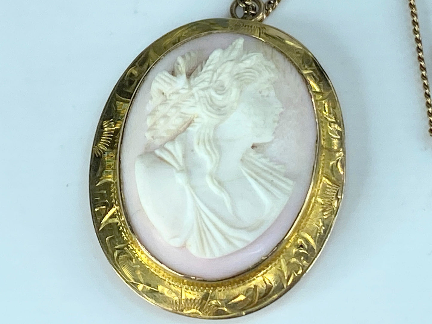 Victorian 10K/14K gold Carved Shell Cameo Goddess brooch pendant necklace JR400