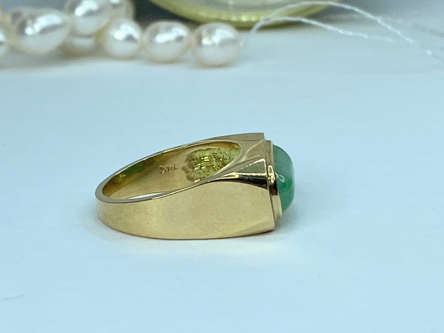 14K yellow gold oval saddle Jade ring s8 9.0g JR953