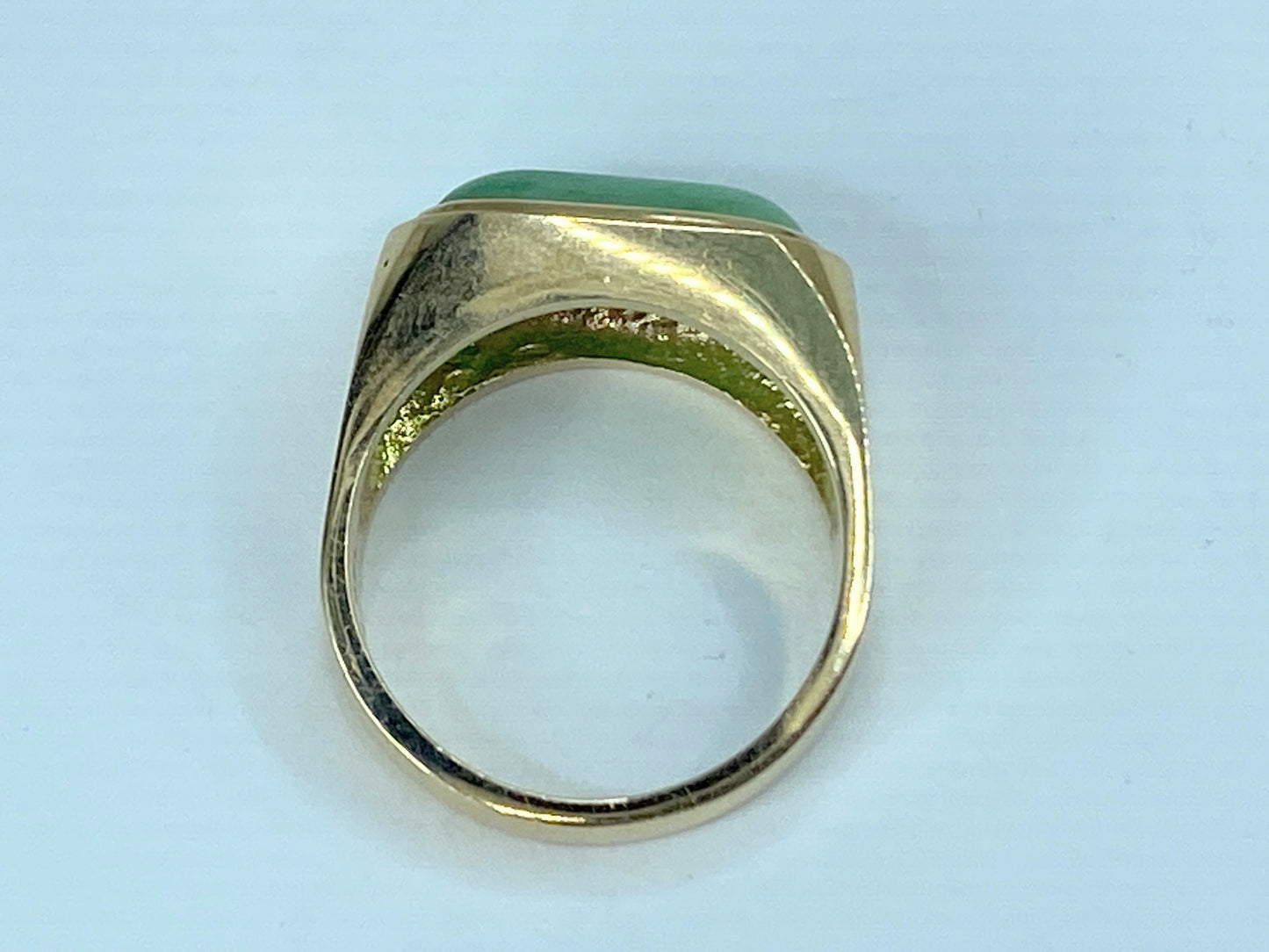 14K yellow gold oval saddle Jade ring s8 9.0g JR953